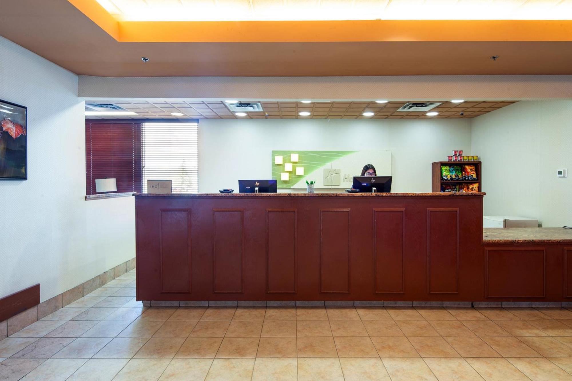Holiday Inn Hinton By Ihg Buitenkant foto